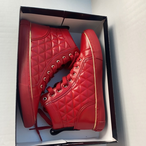 New GUESS Melo Quilted High-Top Sneakers - Picture 7 of 7